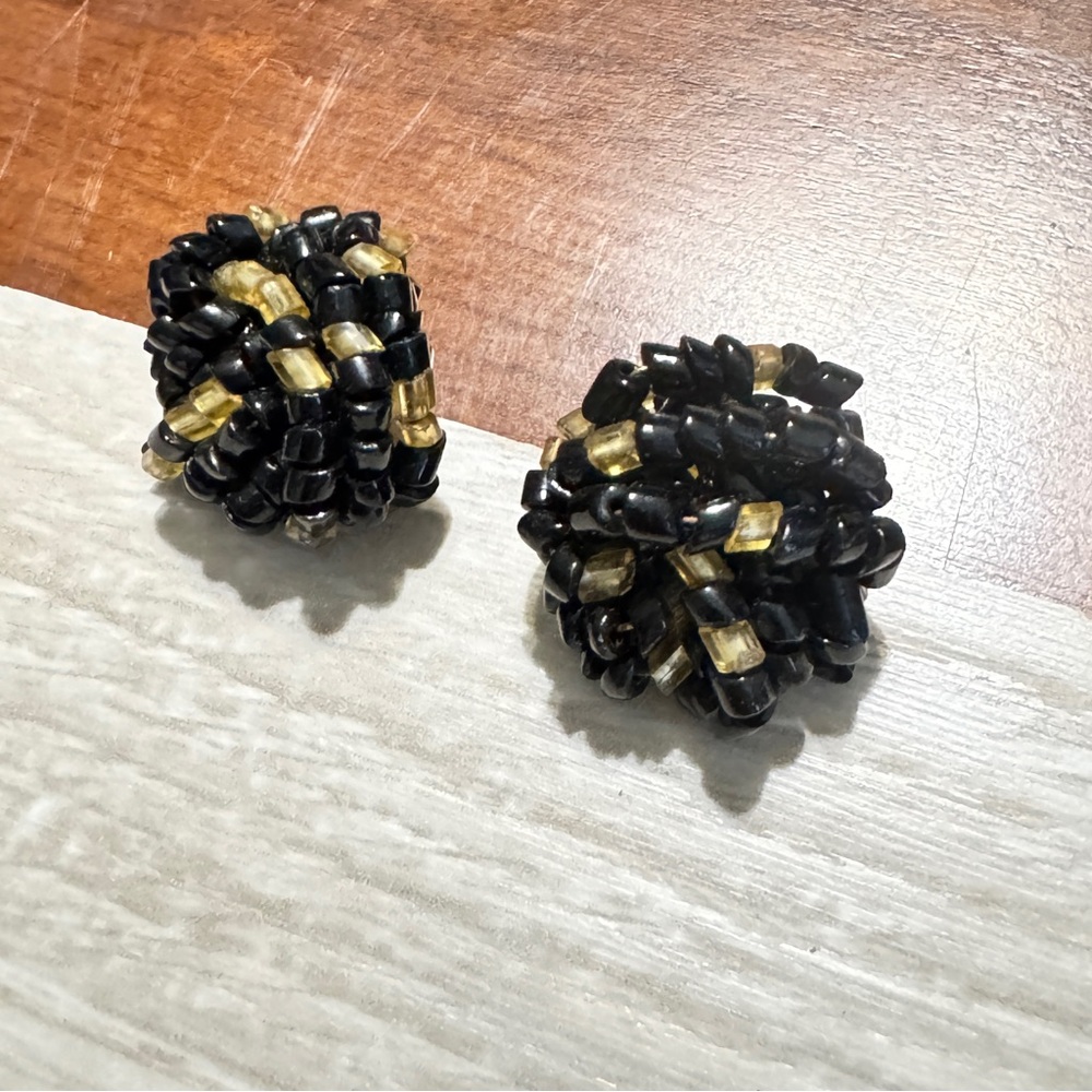 5/$25 Vintage Elegant Black and Gold Beaded Cluster Earrings